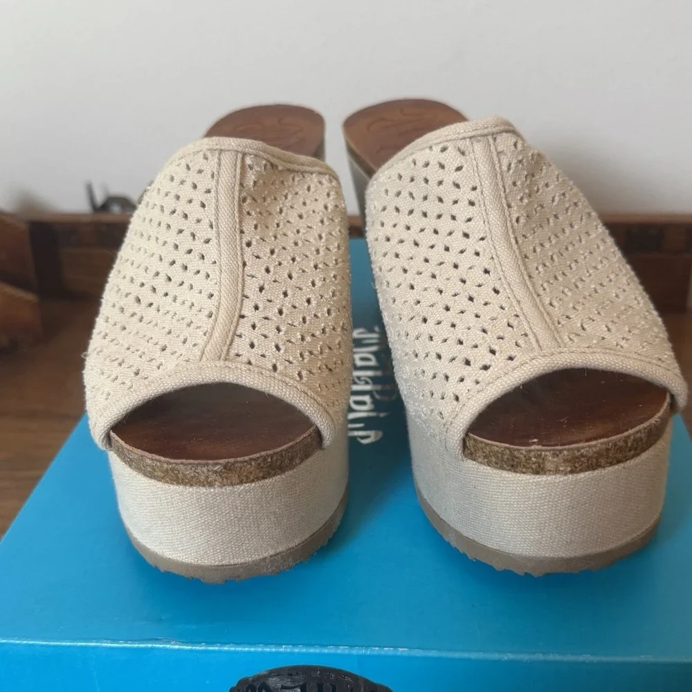 Mad Love Marian Ivory Wedge Sandals Size 8 Platform Peep Toe Slip-On
